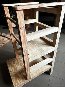 Dětská dřevěná učící věž