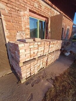 Pálené cihly očištěné 7Kč/kus - celkem cca 1000 kusů