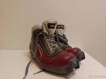 Prodám běžkové boty BOTAS, vel. 38 na vázání SNS