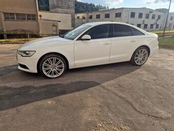 AUDI A6  limusina 2012, 2.8 fsi 150kw, najeto na tachometru