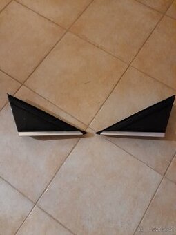 Peugeot 5008 trojúhelník krit .plast