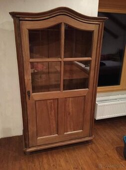 Starý skleník z jasanového masivu