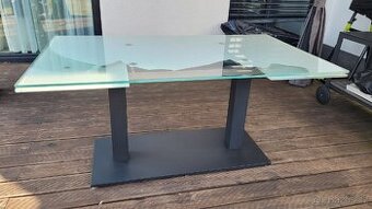 Rozkládací skleněný stůl