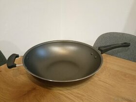 Nepoužitá wok pánev