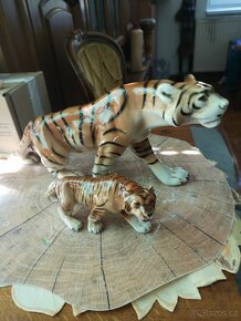 porcelánové sošky tygři