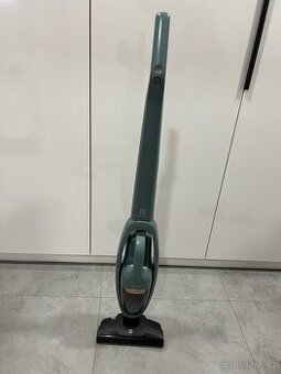 Prodám tyčový vysavač 2v1 Electrolux WELL Q6