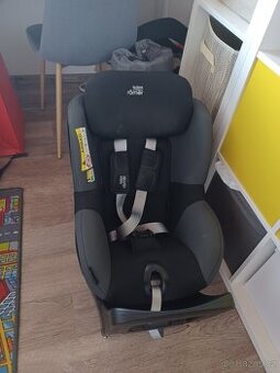 Krásná otočná autosedačka Britax Römer