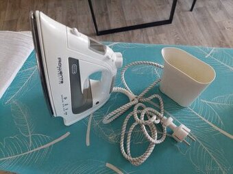 Napařovací žehlička ROWENTA Effective 2000W