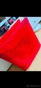 🛋️ Sedací polštáře – 2 ks, červené, nové – 67×67 cm