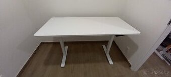 Výškově nastavitelný stůl 140×70 cm bílý
