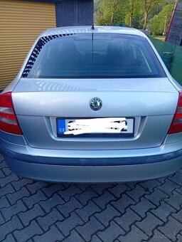 Prodám komplet zadní páté dveře ,vrata na škoda Octavia 2, s