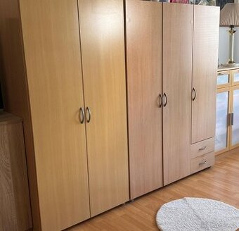 2 Velké šatní skříně a 2 malé skříňky