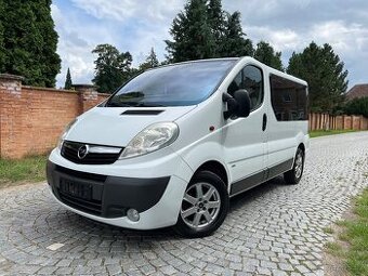 HEZKÝ OPEL VIVARO 2.5 CDTI -- WESTFALIA -- WEBASTO -- SPANÍ