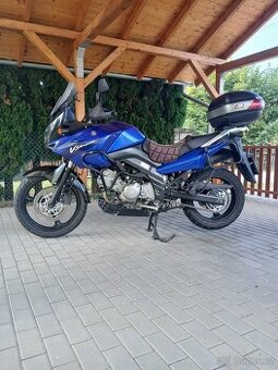 Suzuki DL650 V-Strom – cestovní enduro, kufr, výbava