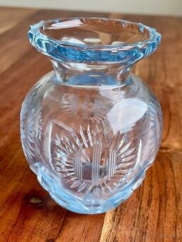 Světlemodrá broušená vázička