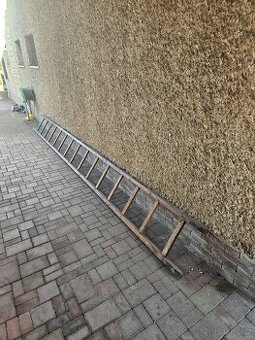 Dřevěný žebřík