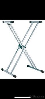 Stojan na klávesy K&M – dvojitá X‑konstrukce, stříbrný matný