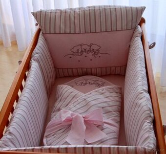 Vybavení do postýlky (peřinka, mantinel, zavinovačka aj.)