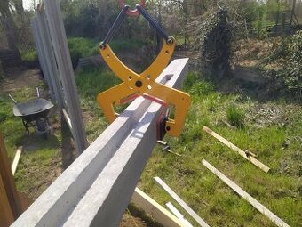 Samosvorné kleště na betonové sloupky