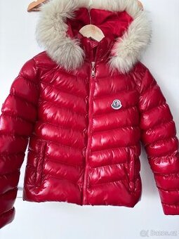 Lesklá červená bunda