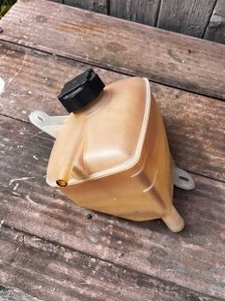 ŠKODA FAVORIT expanzní nádoba