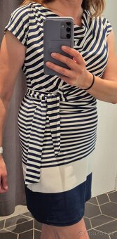 Letní pruhované šaty s uzlem • Velikost S