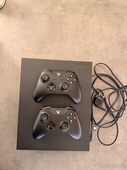 Xbox One X + 2 ovladače
