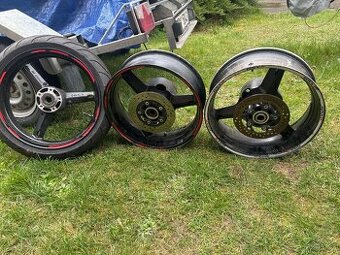 Predni s zadni kolo na Suzukk Gsxr 1000 01-04 750 600 00-05