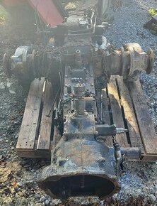 Zetor 7245 - kompletni zadek traktora převodovka diferak