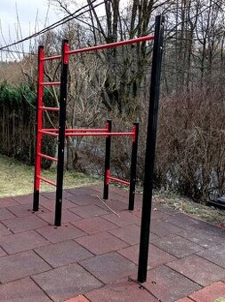 Workoutové hřiště, minimálně používané, kvalitní lakování