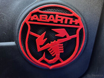 Fiat 500 Abarth kryt na reproduktory