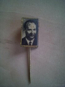 Odznaky 8 ks-Dubček, Srp a kladivo,ČSSR a Rumunsko