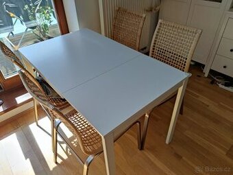 Prodám IKEA jídelní stůl+4 židle