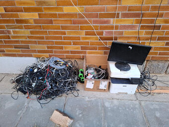 Kabely, pc komponenty, tiskárna, monitor