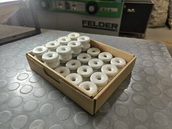 Porcelánové izolátory na el. ohradník