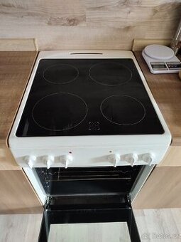 Elektrický sporák se sklokeramickou deskou