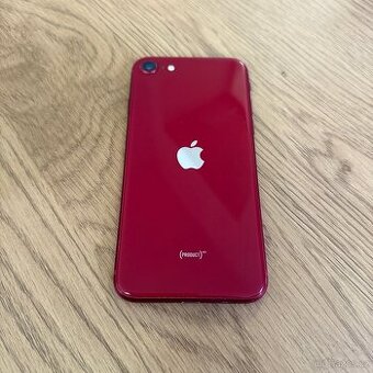 iPhone SE 2022 64GB red, pěkný stav, 12 měsíců záruka