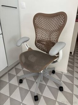 Kancelářská židle Herman Miller Mirra