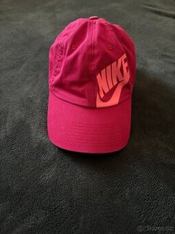 Rúžová kšiltovka Nike