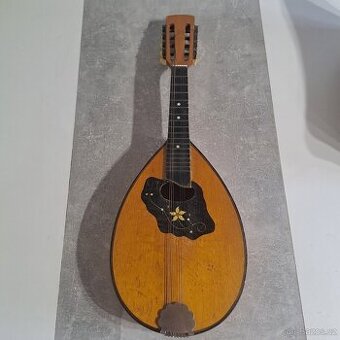 Starožitná loutna/mandolína.