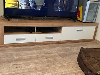 Skříňka pod tv