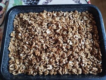 Loupané vlašské ořechy