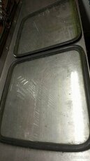 Prodám L a P zadní okna Ford Transit E, 1991-2000