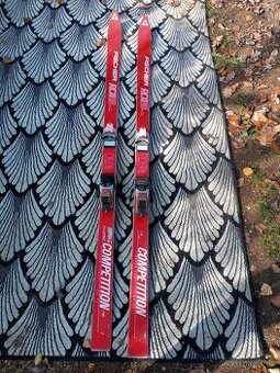 Sjezdové lyže Fisher RCA, Atomic a Artis 648 s vázáním