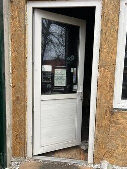 Vstupní platové dveře