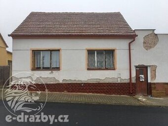 Rodinný dům 3+1 s pozemkem 774 m2 v obci Kryry, okres Louny