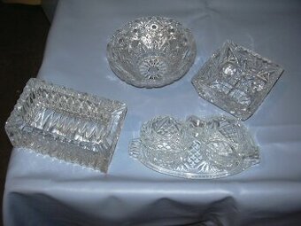 skleněné misky a popelník