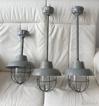 Staré industriální světlo / lustr z továrny SOLO