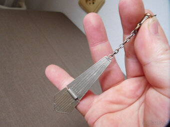 STŘÍBRNÝ ŠATLÉN KE KAPESNÍM HODINKÁM