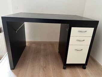 Kancelářský stůl